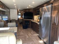2017 Thor Motor Coach Venetian G36, $ 124,000