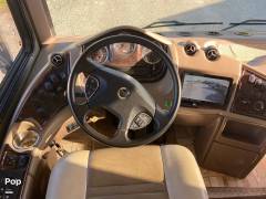 2017 Thor Motor Coach Venetian G36, $ 124,000