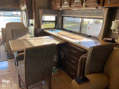 2017 Thor Motor Coach Venetian G36, $ 124,000