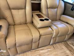 2017 Thor Motor Coach Venetian G36, $ 124,000