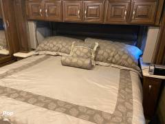 2017 Thor Motor Coach Venetian G36, $ 124,000