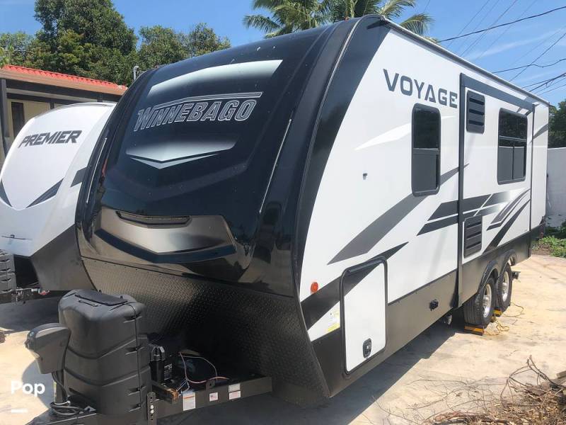 2022 Winnebago Voyage 2427RB, $ 31,400