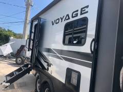 2022 Winnebago Voyage 2427RB, $ 31,400