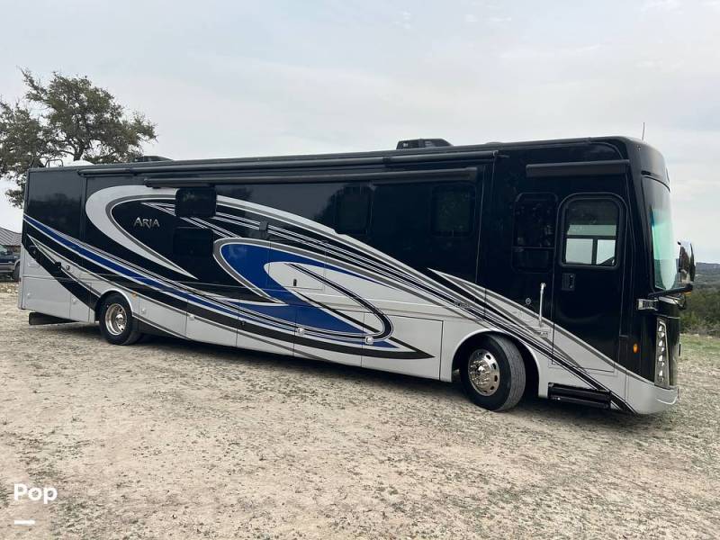 2022 Thor Motor Coach Aria 4000, $ 265,000