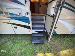 2022 Thor Motor Coach Miramar 34.6, $ 143,000