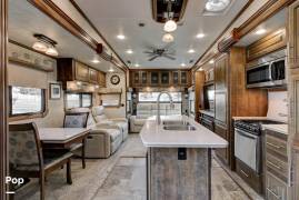 2015 CrossRoads Carriage 40RL, $ 40,000
