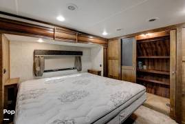 2015 CrossRoads Carriage 40RL, $ 40,000