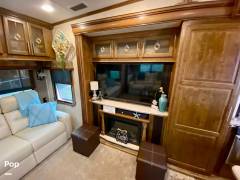 2015 CrossRoads Carriage 40RL, $ 40,000