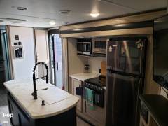 2021 Cherokee Alpha Wolf 33BHL, $ 40,000
