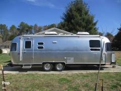 2018 Airstream International Signature 27FB, $ 54,995