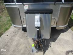 2018 Airstream International Signature 27FB, $ 54,995