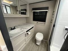 2022 Jayco Jay Feather 25RB Arctic Edition, $ 34,000