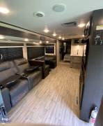 2022 Jayco Jay Feather 25RB Arctic Edition, $ 34,000