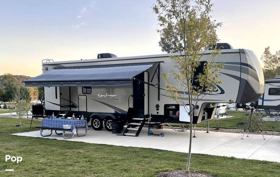 2021 Forest River Sandpiper 3330BH, $ 43,000
