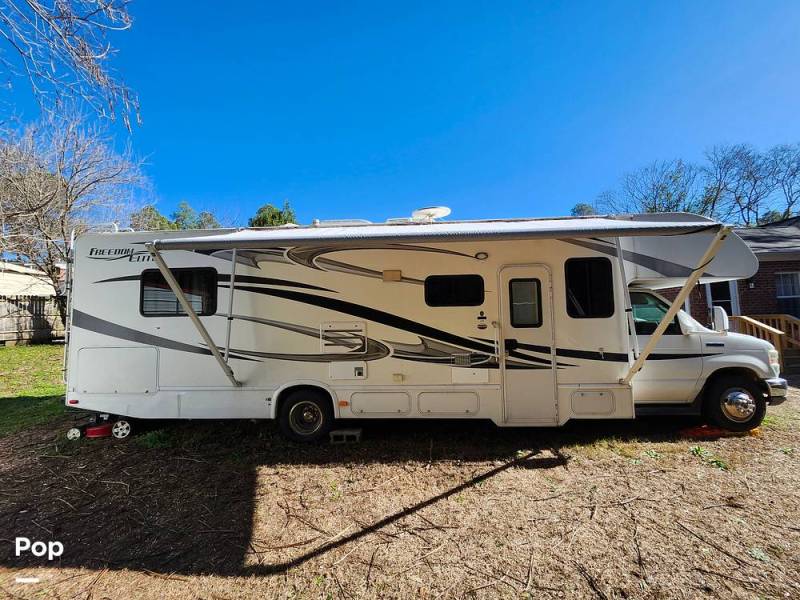 2012 Thor Motor Coach Freedom Elite 31R, $ 29,500