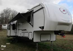 2023 Forest River Cardinal Red 36MB, $ 64,000