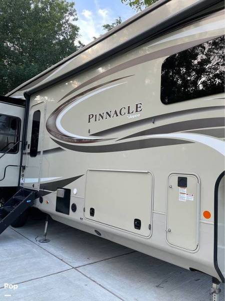 2019 Jayco Pinnacle 36SSWS, $ 56,000