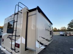 2018 Thor Motor Coach Four Winds 30D, $ 60,000