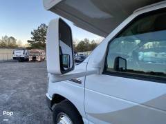 2018 Thor Motor Coach Four Winds 30D, $ 60,000
