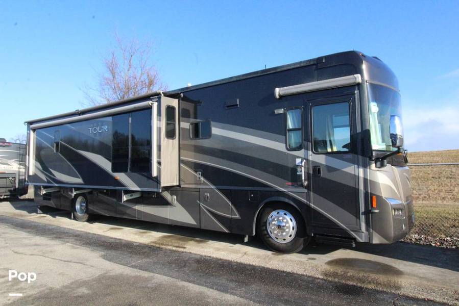 2008 Winnebago Tour 40TD, $ 100,000