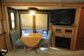 2008 Winnebago Tour 40TD, $ 100,000