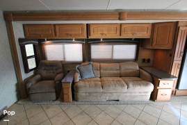 2008 Winnebago Tour 40TD, $ 100,000