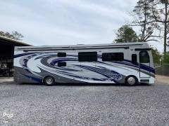 2020 Fleetwood Discovery LXE 40G, $ 216,000
