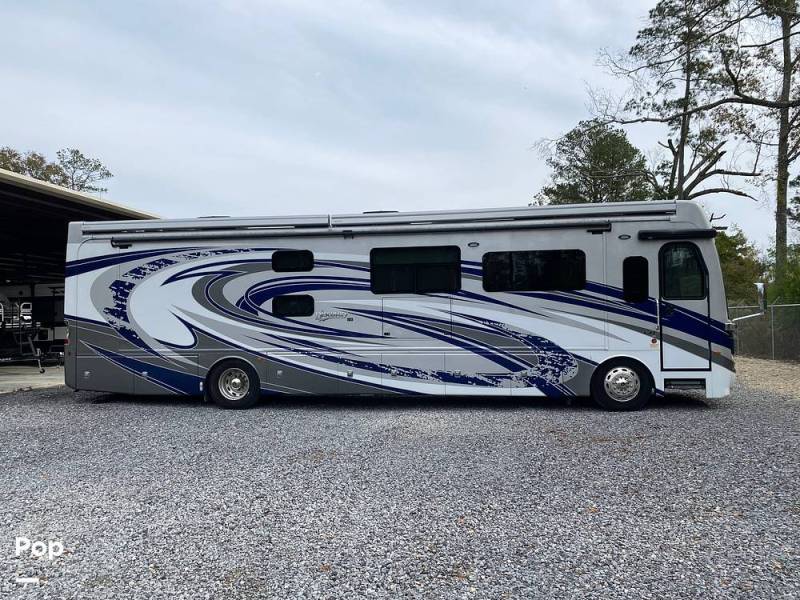 2020 Fleetwood Discovery LXE 40G, $ 216,000