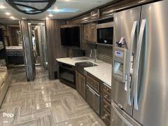 2020 Fleetwood Discovery LXE 40G, $ 216,000