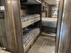 2020 Fleetwood Discovery LXE 40G, $ 216,000