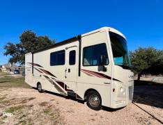 2019 Winnebago Sunstar 29V, $ 75,000