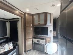 2019 Highland Ridge Highlander 327G, $ 67,000