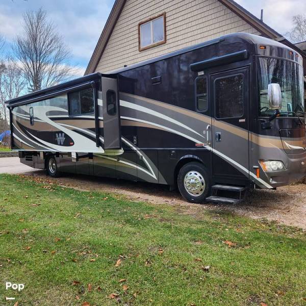 2010 Winnebago Journey 40T, $ 115,000