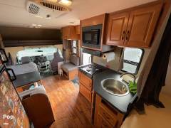 2017 Thor Motor Coach Majestic 23A, $ 19,000