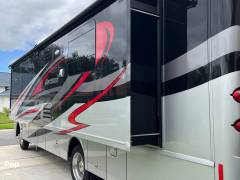 2015 Winnebago Adventurer 35P, $ 70,000