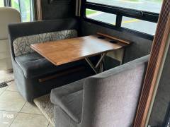 2015 Winnebago Adventurer 35P, $ 70,000