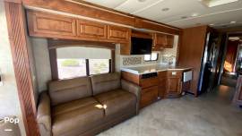 2011 Monaco Cayman 40PBQ, $ 129,000