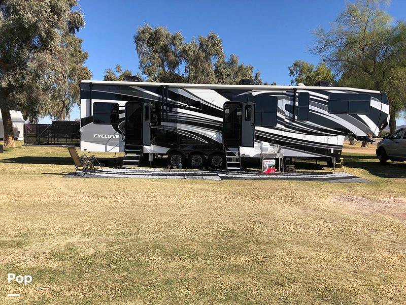 2021 Heartland Cyclone 4006, $ 85,000