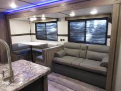2022 CrossRoads Zinger 328SB, $ 41,800