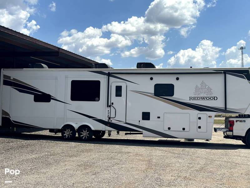 2023 CrossRoads Redwood 4001LK, $ 140,000