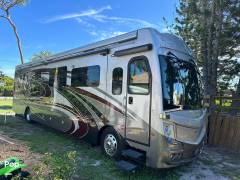 2022 Fleetwood Discovery LXE 40G, $ 209,000