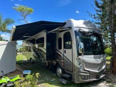 2022 Fleetwood Discovery LXE 40G, $ 209,000