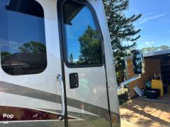 2022 Fleetwood Discovery LXE 40G, $ 209,000