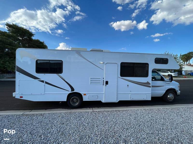 2018 Thor Motor Coach Majestic 28A, $ 33,000