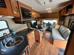 2018 Thor Motor Coach Majestic 28A, $ 33,000