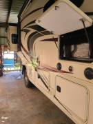 2015 Georgetown 329DS, $ 59,000