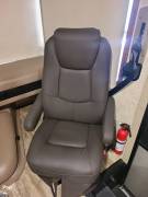 2015 Georgetown 329DS, $ 59,000
