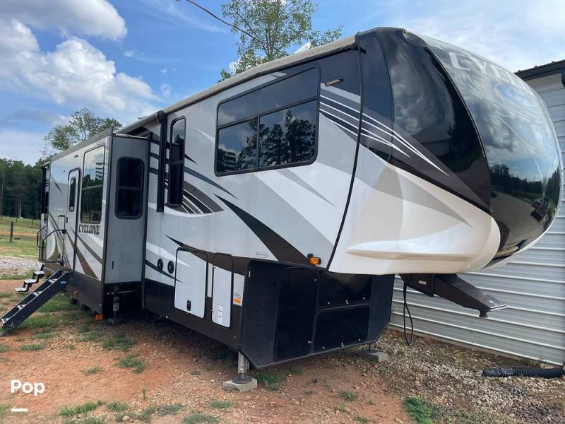 2021 Heartland Cyclone 4006, $ 73,300