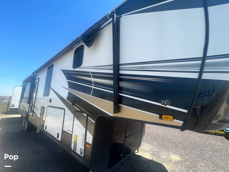 2021 Heartland Bighorn 3870FB, $ 60,000