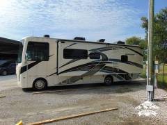 2022 Thor Motor Coach Hurricane 29M, $ 100,000